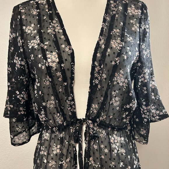 Women's Abercrombie and Fitch Sheer Floral Print Kimono Cover Up Size: M - Picture 2 of 10